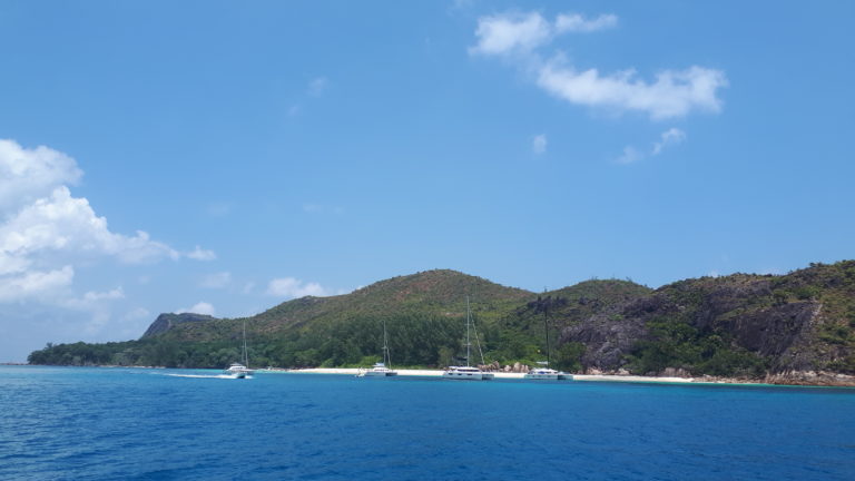 L'île Curieuse, parc terrestre et marin au large de Praslin
